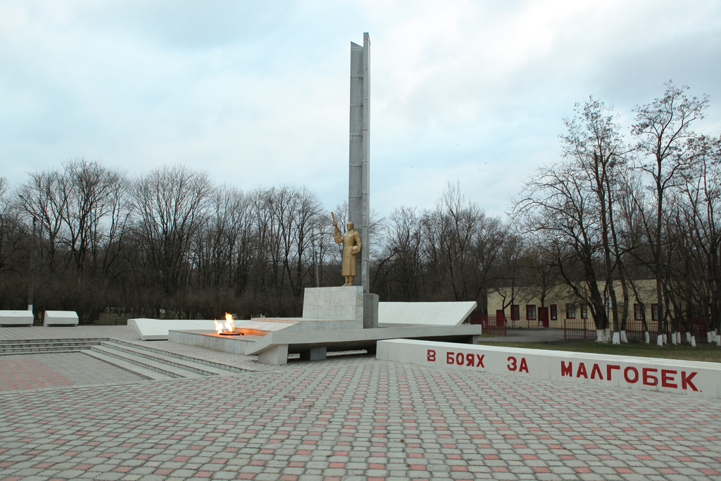 Мимо праздника Победы